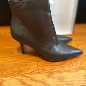 Vince Camuto Sleek Root Beer Brown Ankle Booties size 10